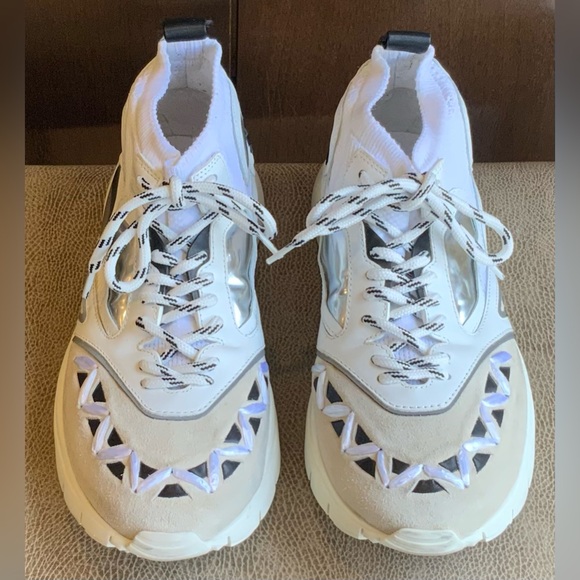 VALENTINO GARAVANI Heroes Sneaker - Picture 1 of 8